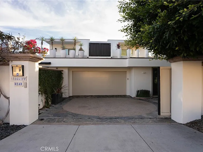 558 Cliff Dr — Photo 26