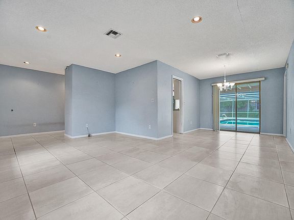 5th image of 11068 Glenwood Drive