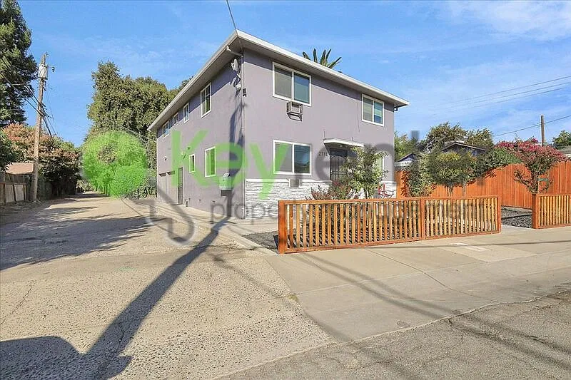 2714 San Fernando Way #3