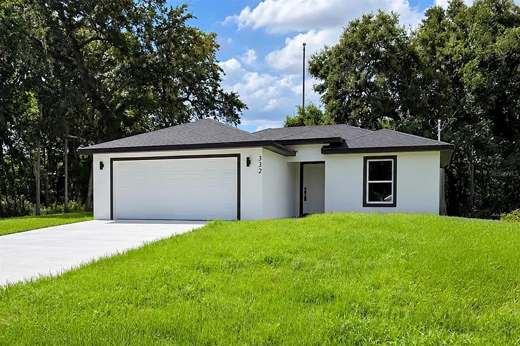 3 bed, 2.0 bath, 1270 sqft, $2,395 — Photo 1