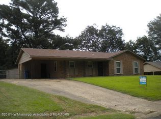 5760 Cherokee Dr, Horn Lake, MS 38637