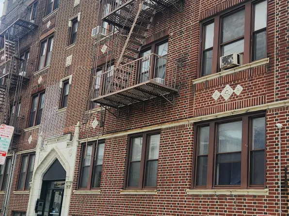 179 Manhattan Avenue image 5 of 19