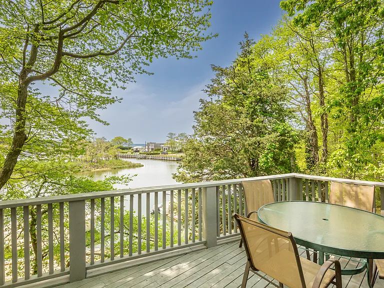 77 Lake Dr — Photo 9
