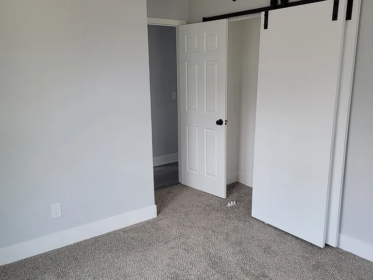 325 Van Brunt Blvd — Photo 9