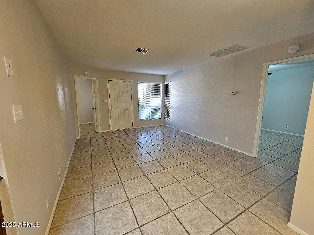 Building Photo - 312 W Yukon Dr #7