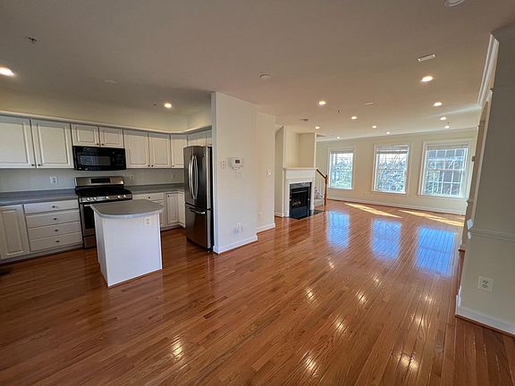 2nd image of 2406 N Greenbrier Ct