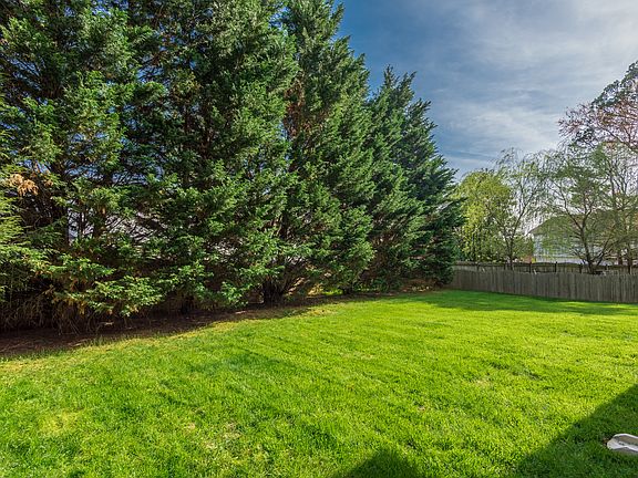 5th image of 8144 Faircrest Ln