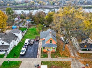 658 Raymond St, Elgin, IL 60120