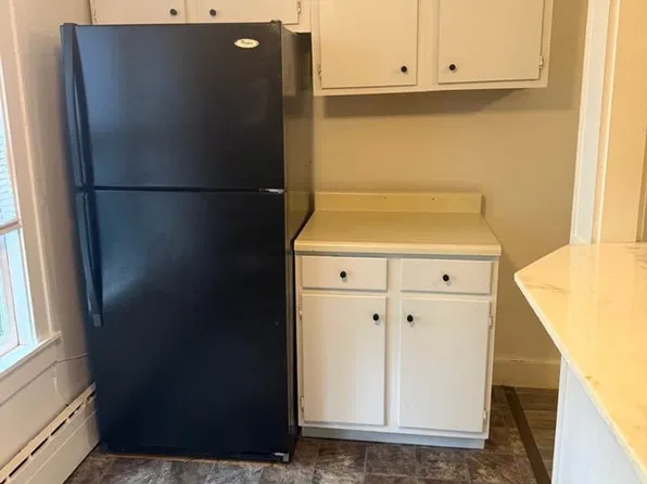 402 Monroe, 402 Monroe Ave #4, Muskegon, MI 49441