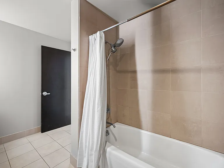 1100 S Hope St #1410 — Photo 17
