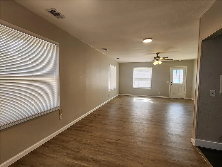 138 W Marion St — Photo 20