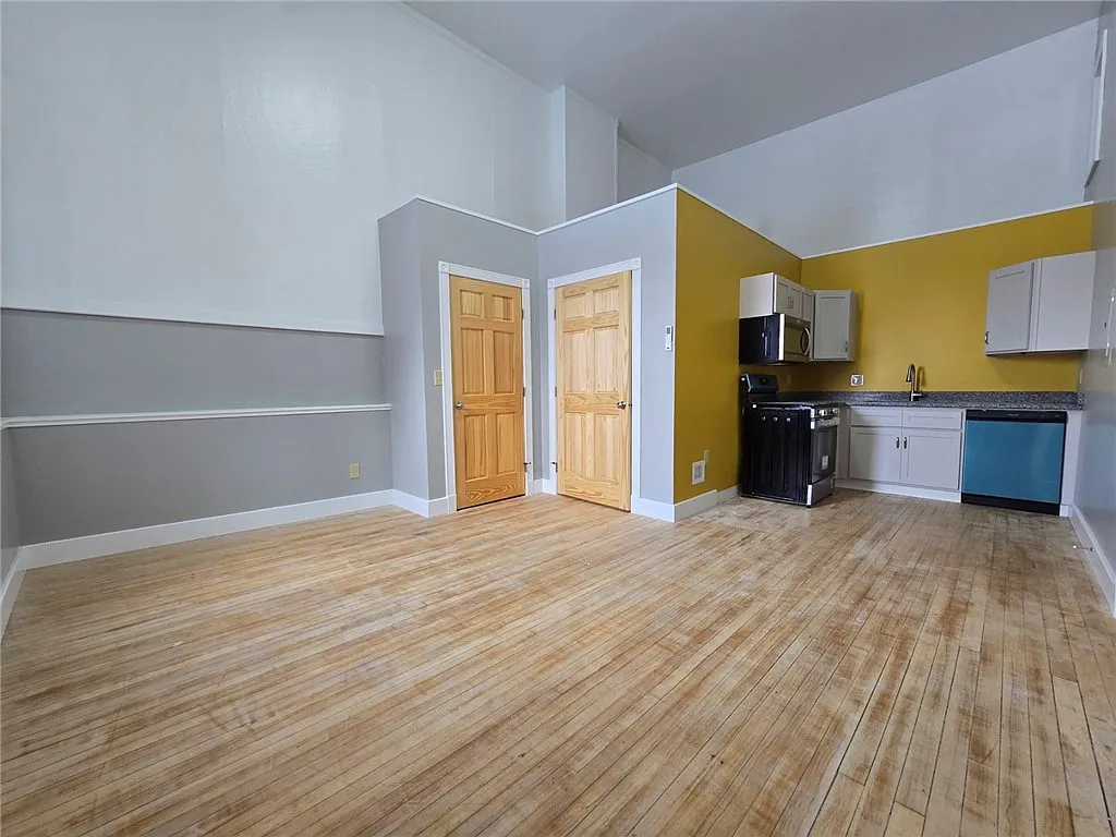 Studio, 1.0 bath, 11232 sqft, $1,000 — Photo 2