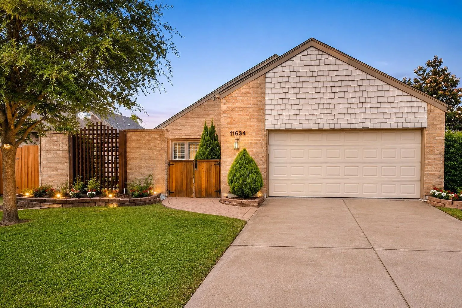 3 bed, 2.0 bath, 2122 sqft, $2,300 — Photo 1