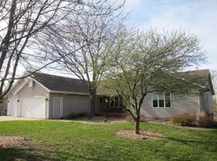 377 W Nye St, Hortonville, WI 54944