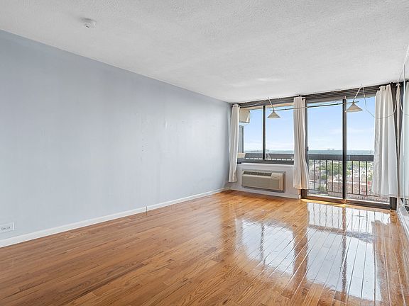 4th image of 152-18 Union Tpke Penthouse F