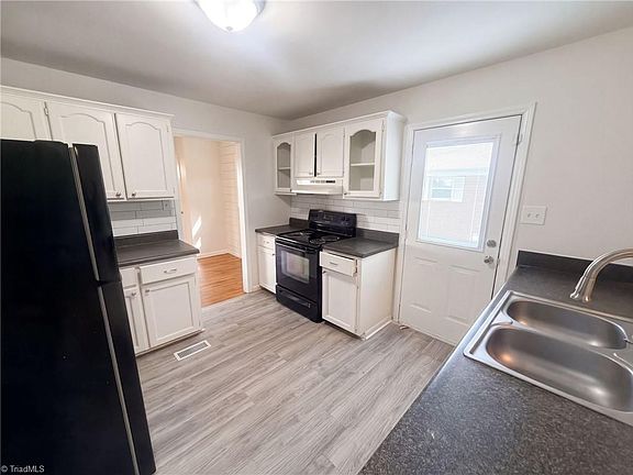 2nd image of 509 Greenbriar Rd