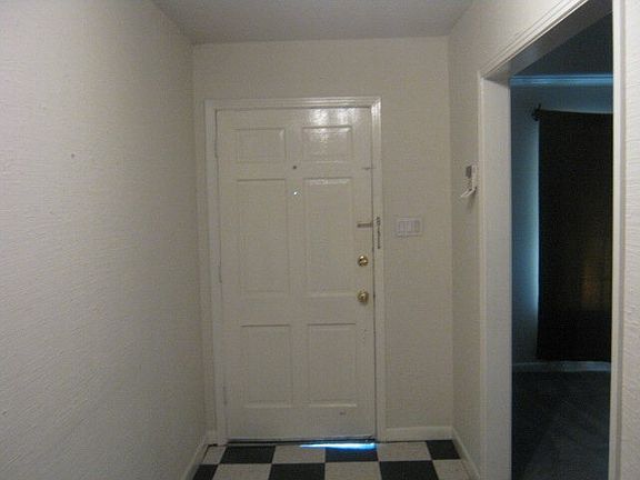 5th image of 686 Wintergreen St