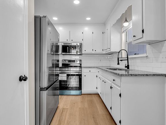 4th image of 2215 Haven Dr