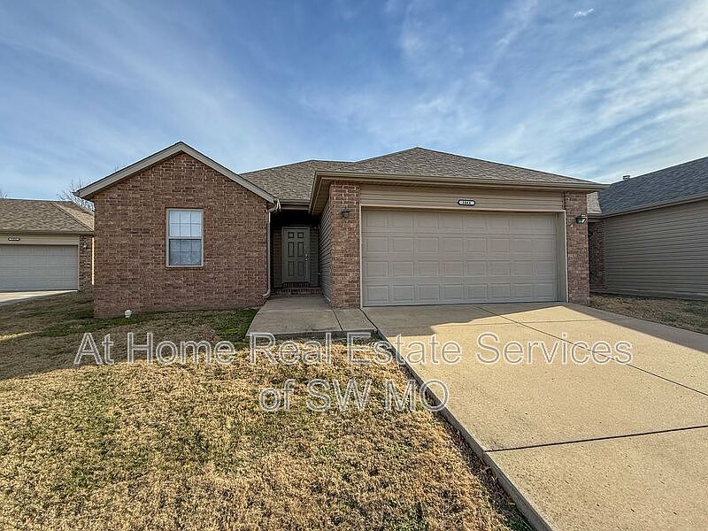 1st image of 1044 N Oxford Dr