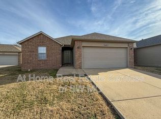 1044 N Oxford Dr, Republic, MO 65738