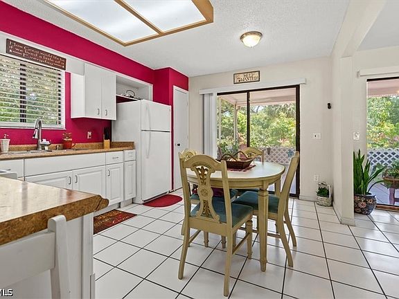 4th image of 16235 Banyan Ave
