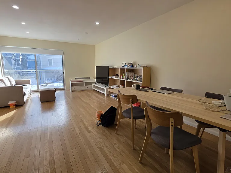 Vernon Towers — Photo 10