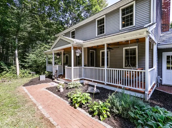 17 Skyline Dr, Medway, MA 02053