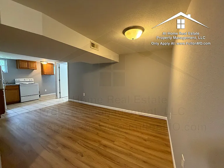 217 W 6th St — Photo 29