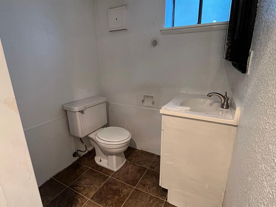 1st image of 19227 14th Ave NE #B
