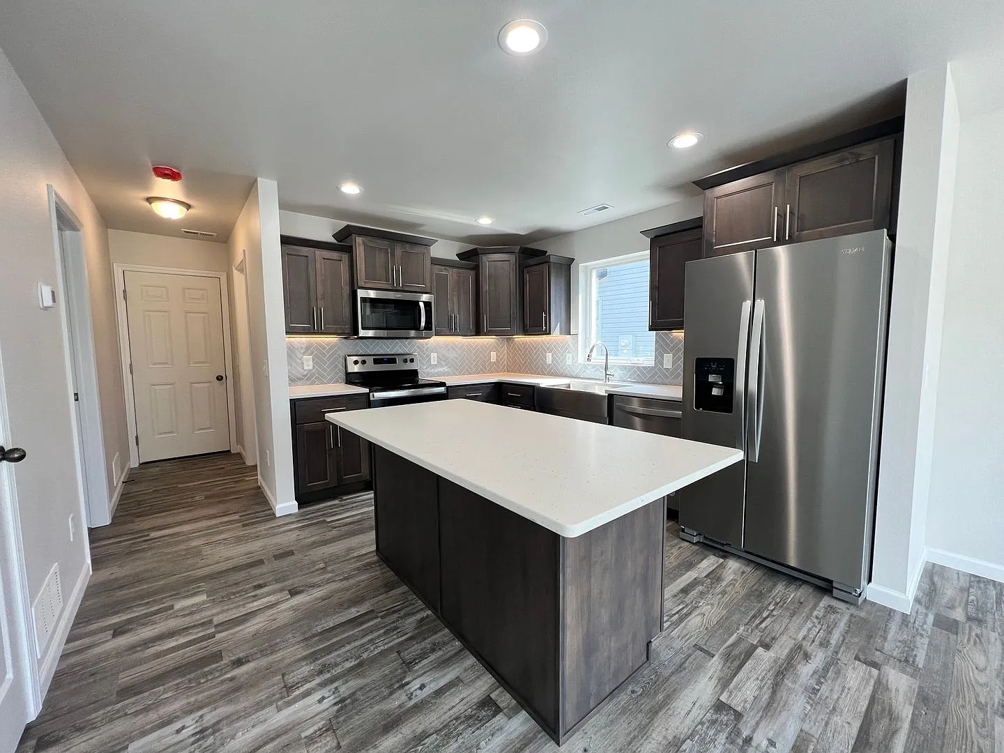 4 Bed | 2 Bath | 2 Stall Garage | Single Family Home — Photo 4