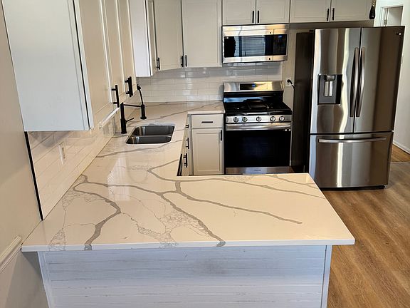 3rd image of 417 Hirsch Ave