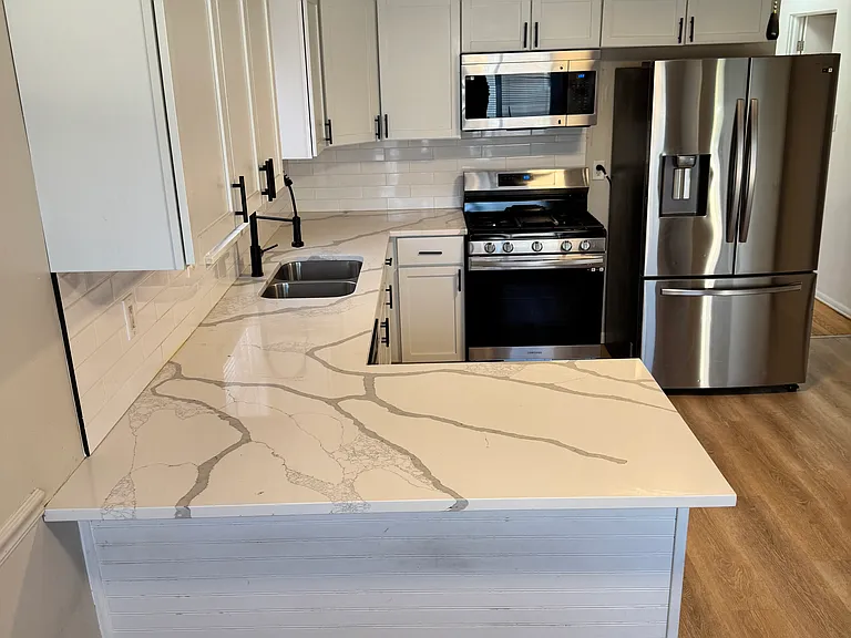 417 Hirsch Ave — Photo 3