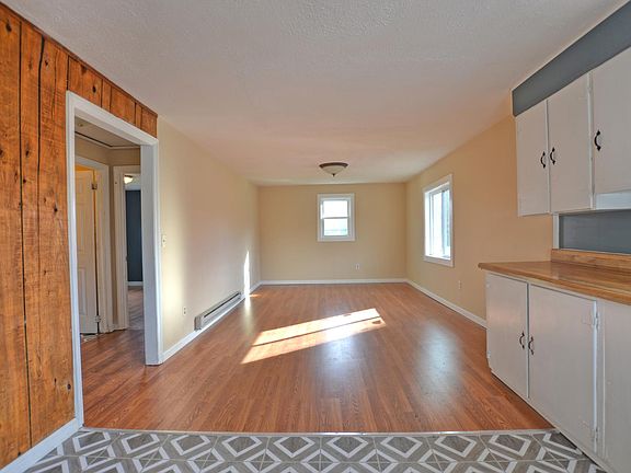 5th image of 132 Robinson St