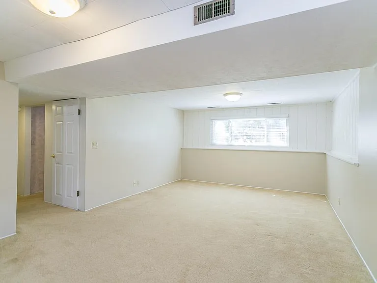 530 W Broadview Dr — Photo 11