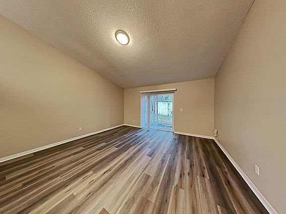 4th image of 206 Kelly Cir