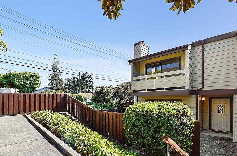 Entrance and balcony