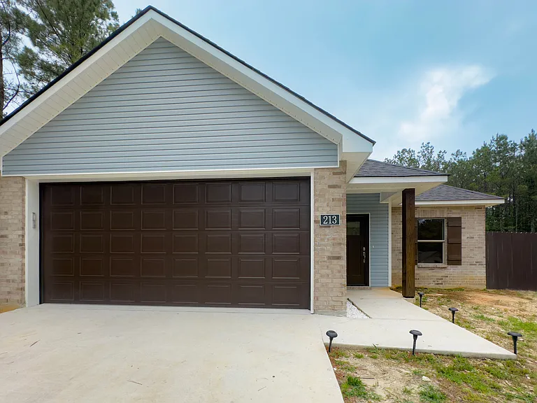213 Steel Magnolia Ln — Photo 1