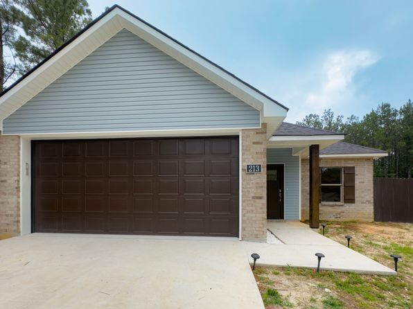 213 Steel Magnolia Ln