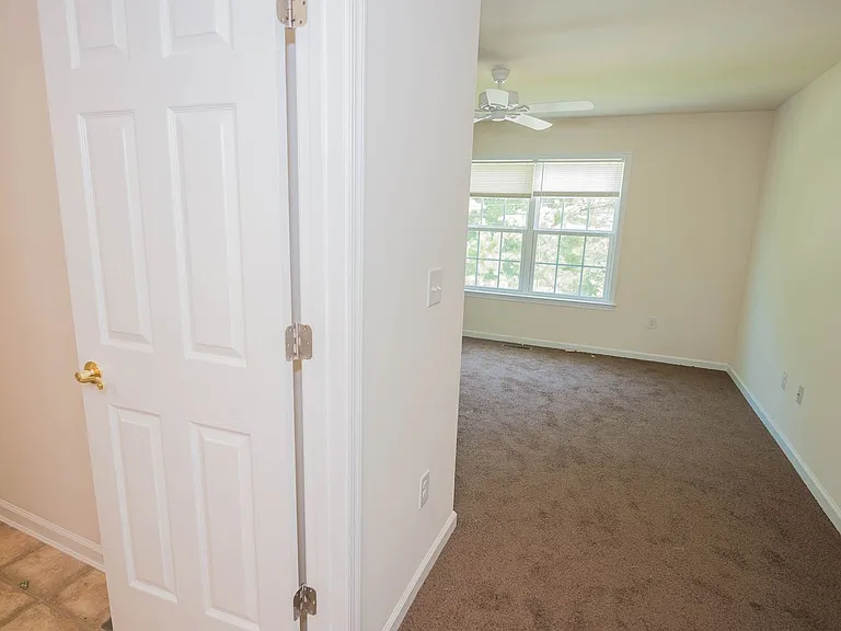 403 Parkview Ct — Photo 27