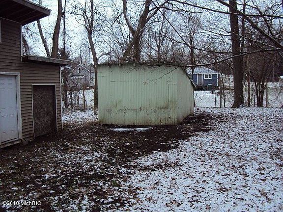 3rd image of 122 Clyborn St