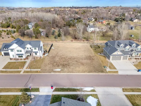 205 N Autumnwood Ct, Sioux Falls, SD 57110