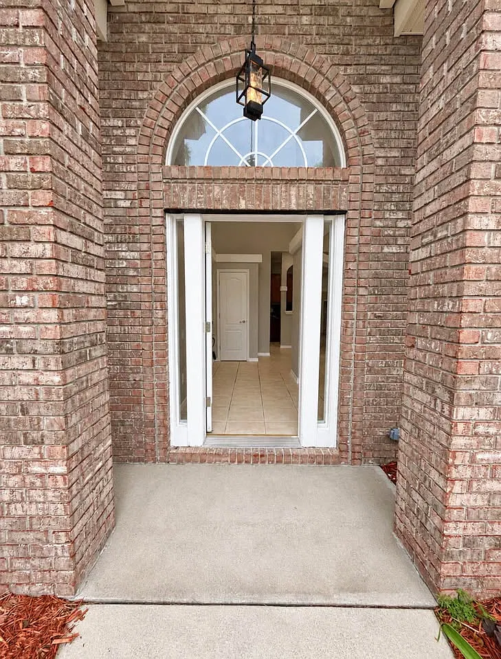 Handicap friendly pool home — Photo 4