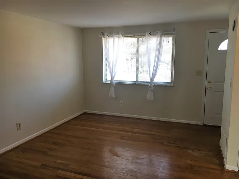 712-714 Riverview Dr — Photo 4