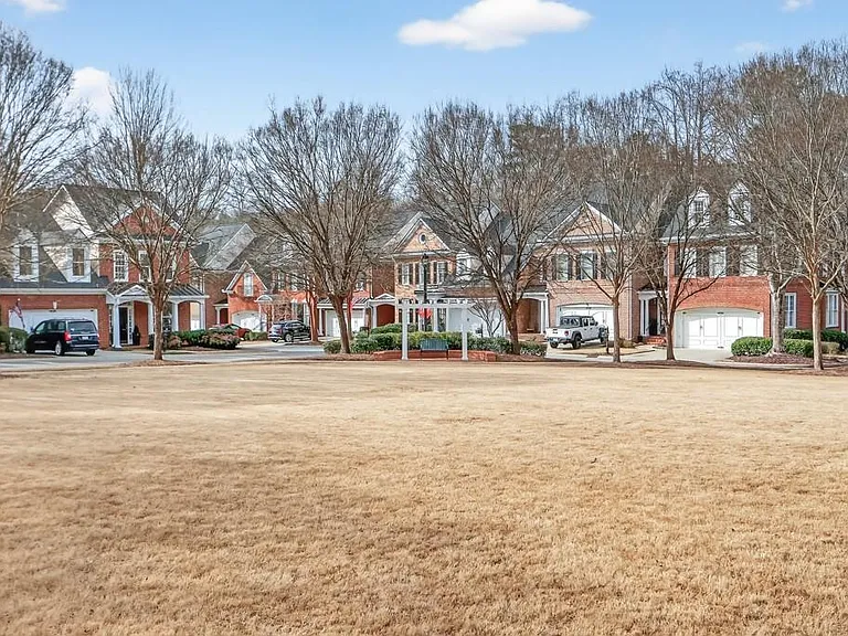 7205 Lowery Oak Dr — Photo 46