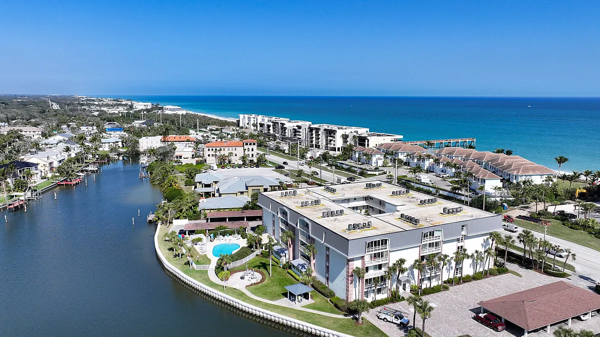 Building Photo - 4601 Highway A1A #202
