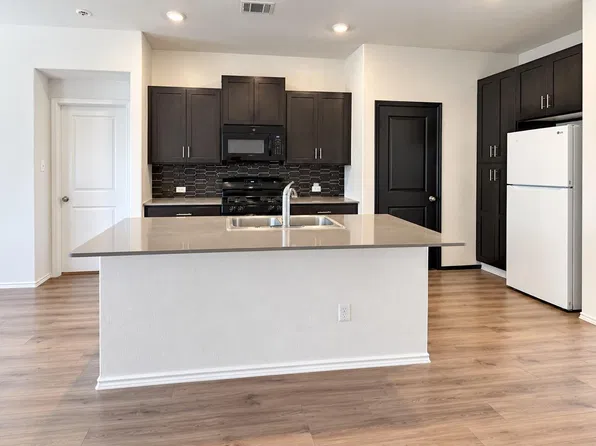 112 Montego St, Hutto, TX 78634