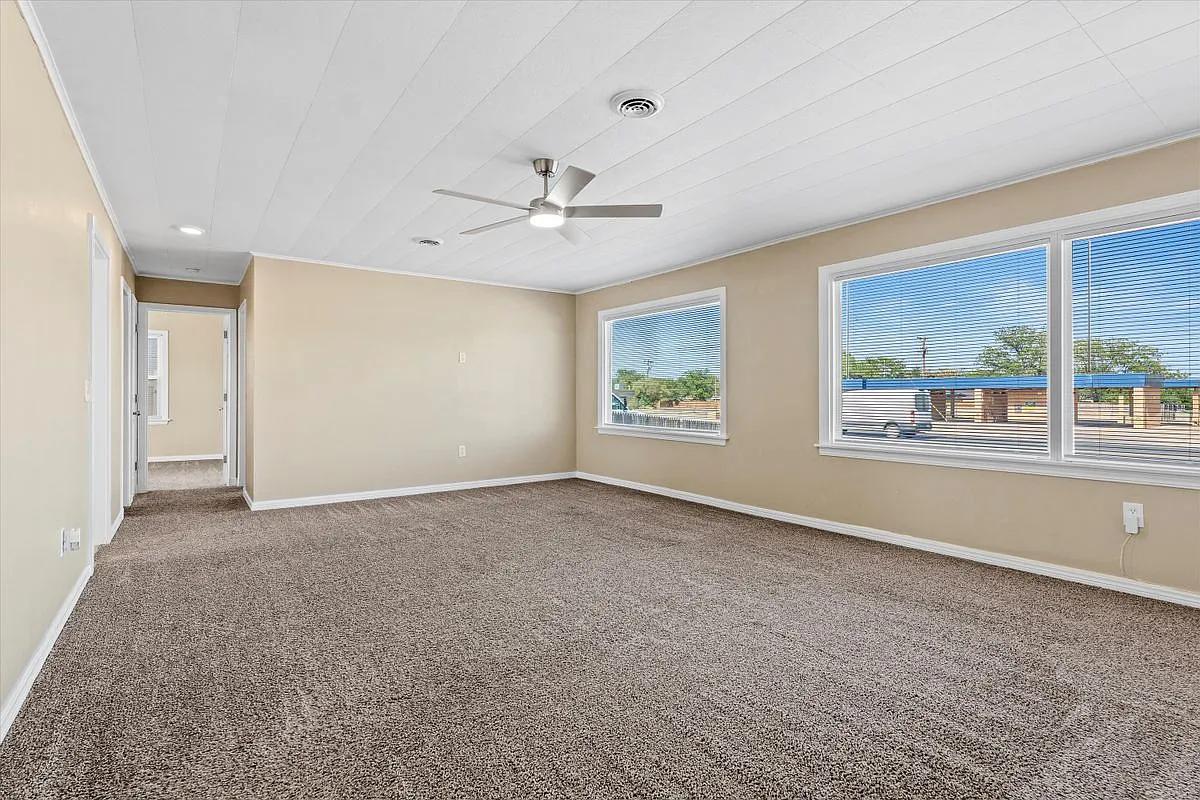 3 bed, 1.0 bath, 1432 sqft, $1,400 — Photo 4
