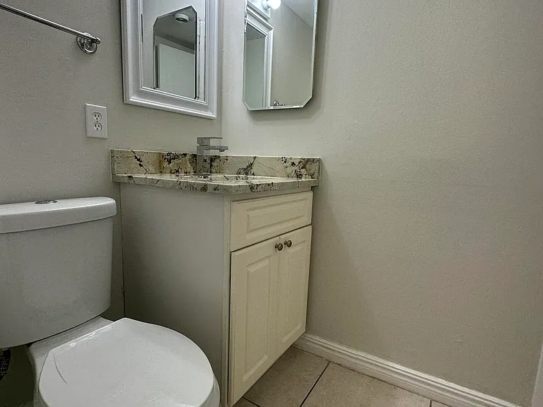 555 SE 8th St #151 — Photo 12