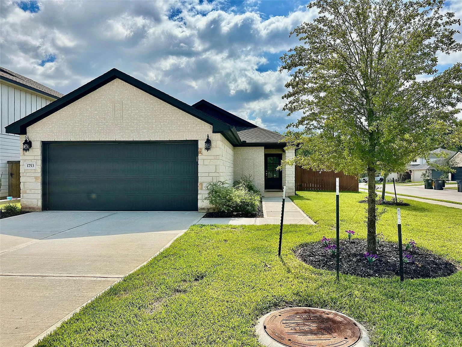 3 bed, 2.0 bath, 1280 sqft, $1,990 — Photo 4