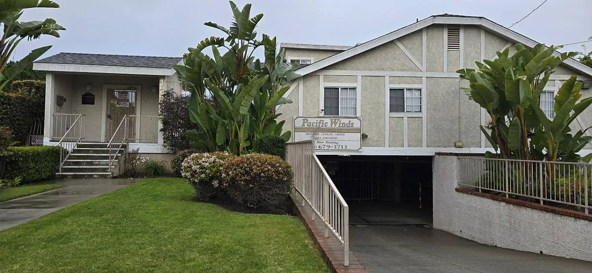 Pacific Winds Apartments — Photo 1